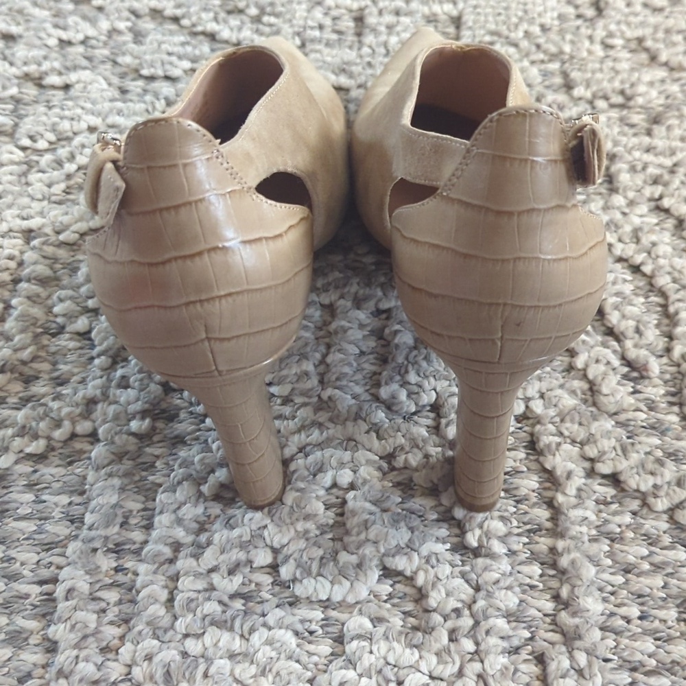 Cole Haan Grandseries Leather Tan Heels With Adjustable Ankle. 2.5" Heel. - Picture 5 of 7